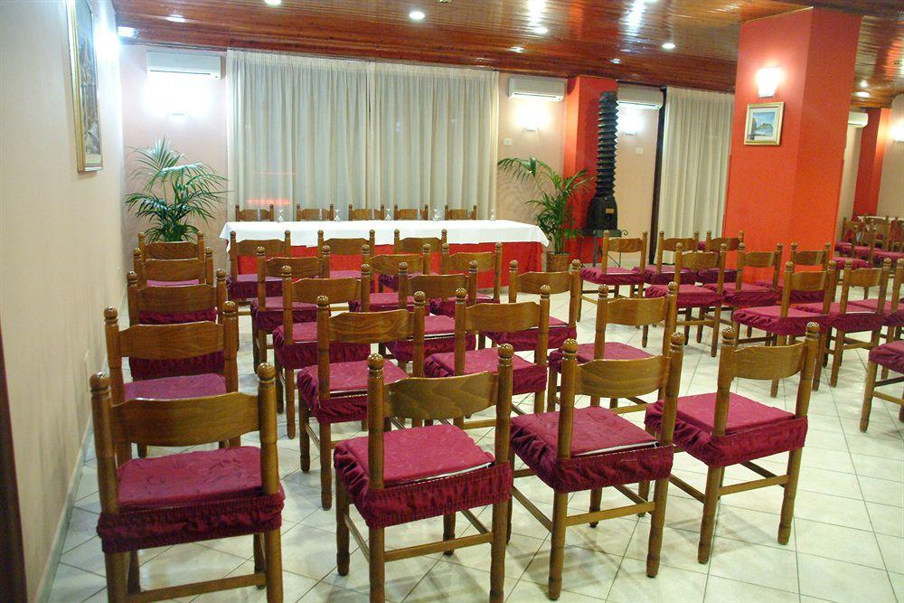 Hotel Virgilio โตรเปอา ภายนอก รูปภาพ