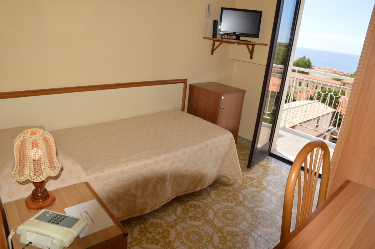Hotel Virgilio โตรเปอา ภายนอก รูปภาพ