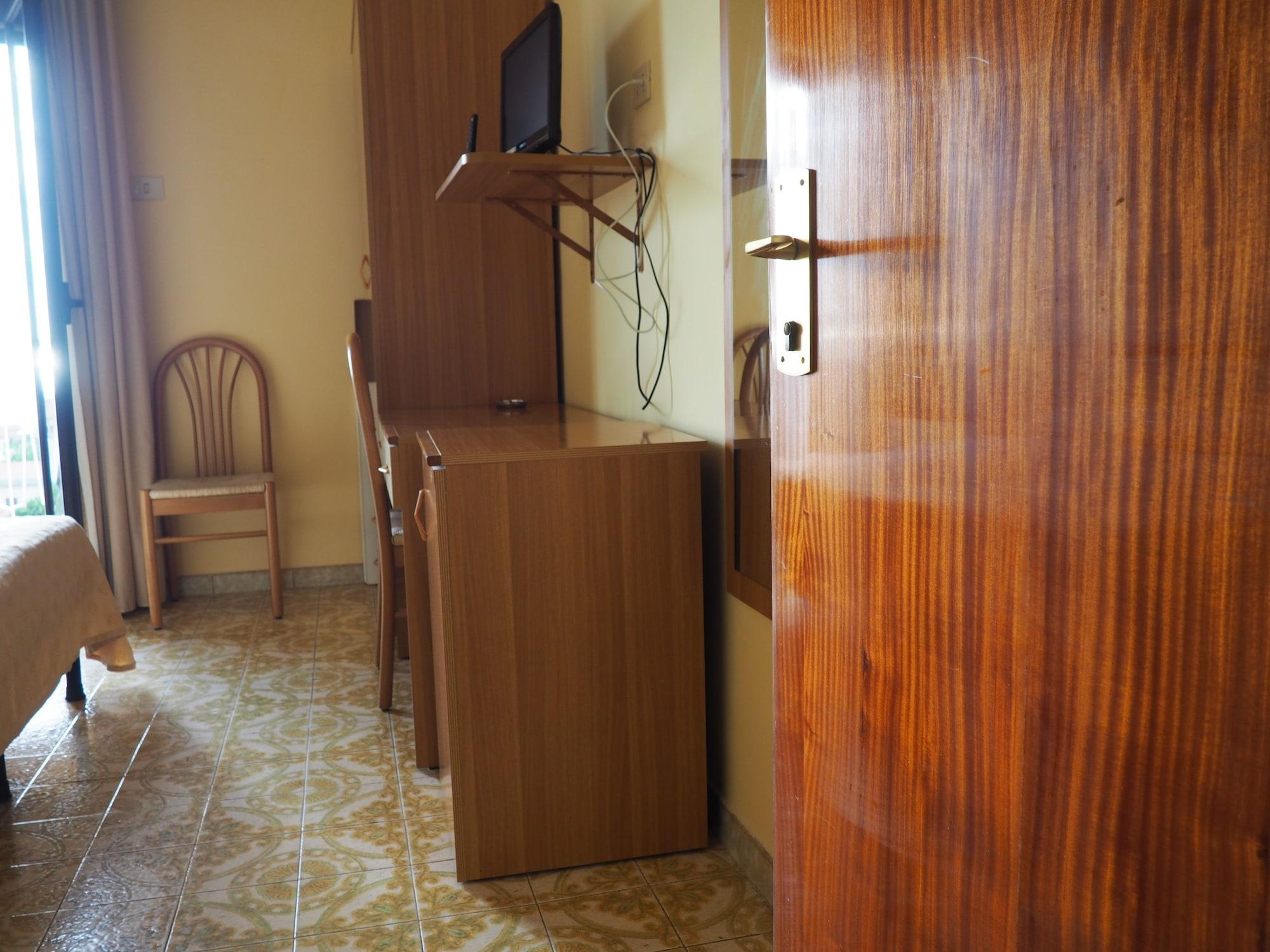 Hotel Virgilio โตรเปอา ภายนอก รูปภาพ