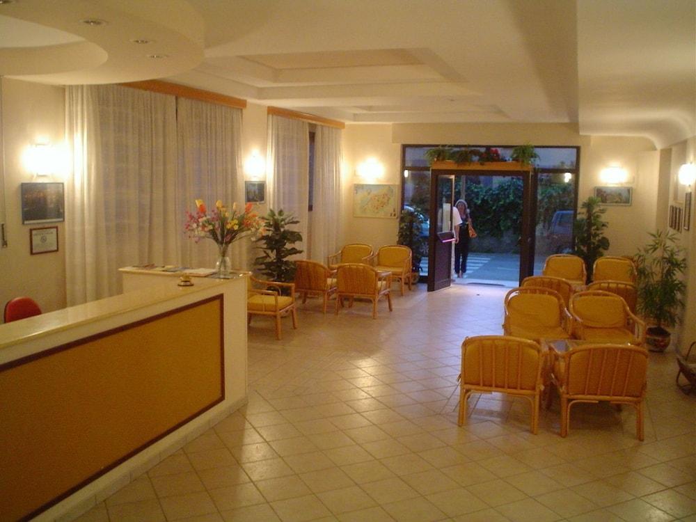 Hotel Virgilio โตรเปอา ภายนอก รูปภาพ