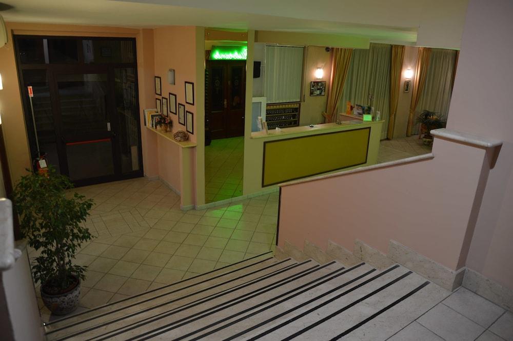 Hotel Virgilio โตรเปอา ภายนอก รูปภาพ