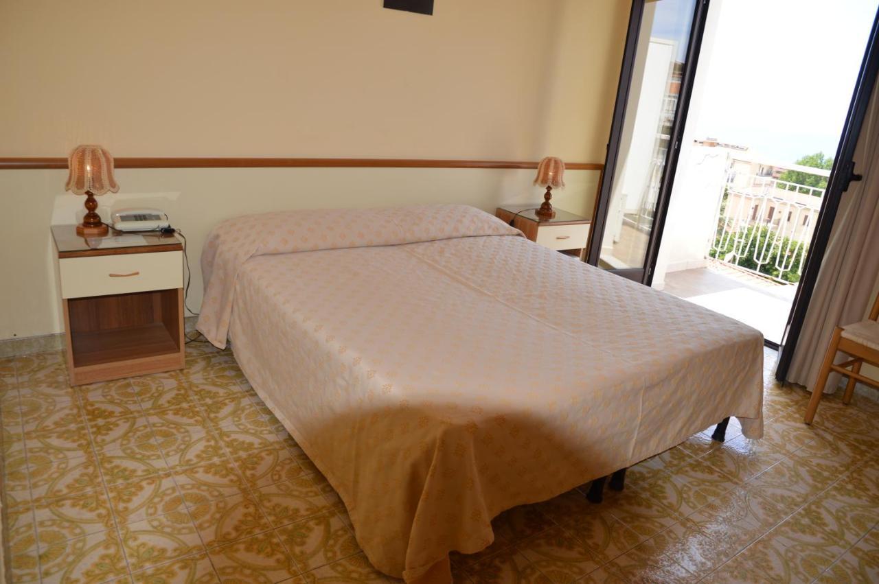 Hotel Virgilio โตรเปอา ภายนอก รูปภาพ