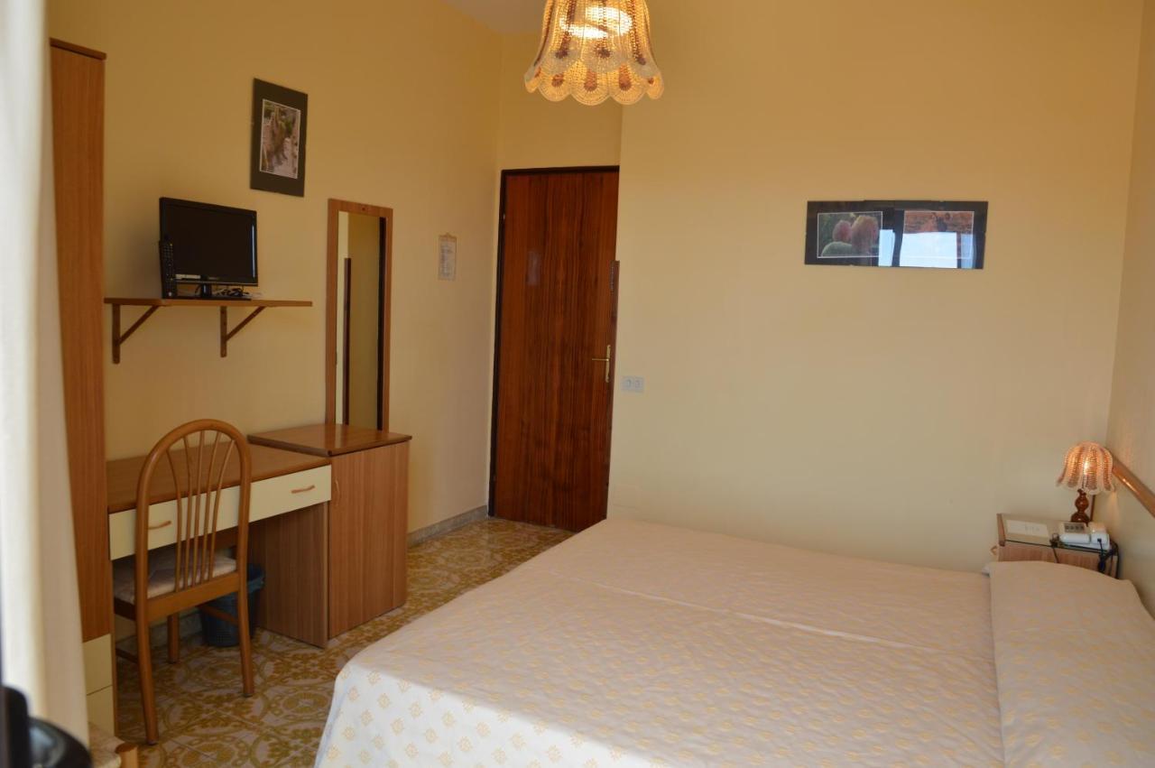 Hotel Virgilio โตรเปอา ภายนอก รูปภาพ