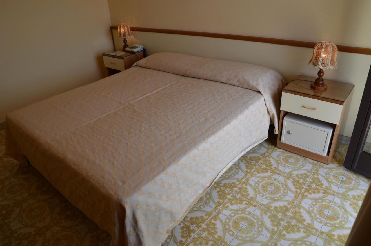 Hotel Virgilio โตรเปอา ภายนอก รูปภาพ